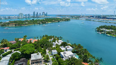 24 S Hibiscus Dr - Miami Beach, FL