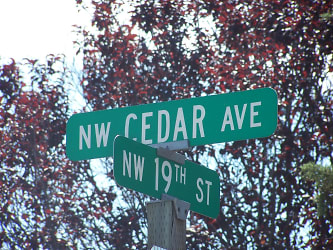 1915 NW Cedar Ave - Redmond, OR