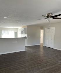 124 S Russell Ave - Lucas, KS
