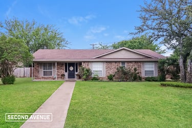 500 S Colonial Dr - Cleburne, TX