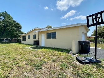 3620 NW 35th Ave - Lauderdale Lakes, FL