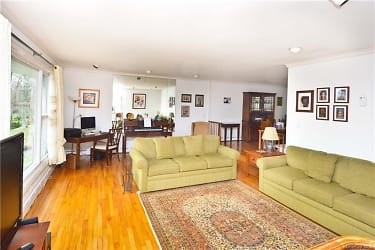 319 Old Colony Rd Apartments - Hartsdale, NY
