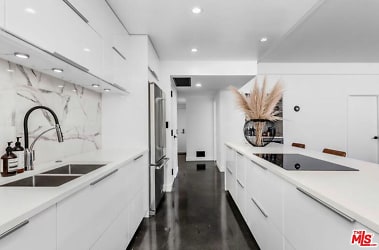 7250 Franklin Ave #116 - Los Angeles, CA