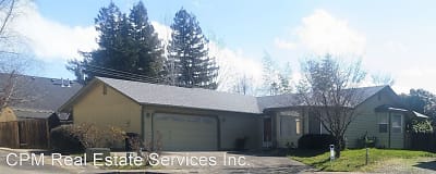 1523 NW Thompson Way - Grants Pass, OR