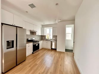 161 S Hoover St unit 161 1/2 - Los Angeles, CA