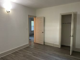 560 Schiller Ave unit EE - Akron, OH