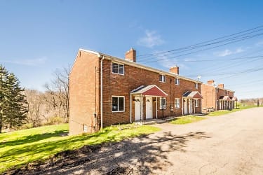 1204 Maple St Ext - Moon Township, PA