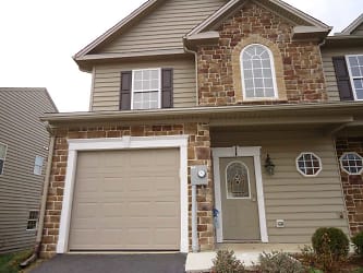 Channing Drive Luxury Townhomes Apartments - Chambersburg, PA