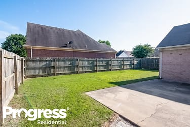 2885 Rutherford Dr - Southaven, MS