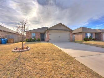 1755 Sussex St - Newcastle, OK