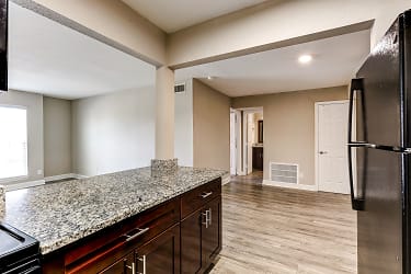 Castlewood Apartments - Houston, TX