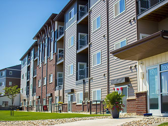 Commons And Landing At Southgate Apartments - Minot, ND