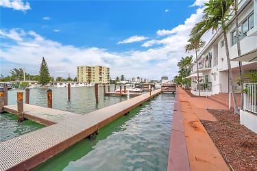 7930 Tatum Waterway Dr #5 - Miami Beach, FL