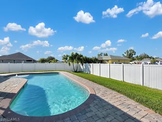 501 NW 3rd Terrace - Cape Coral, FL