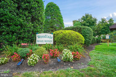 166 Woodlake Dr - Evesham, NJ