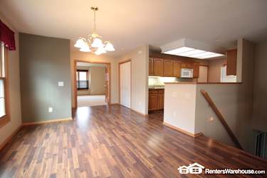 7144 Cody Dr - West Des Moines, IA