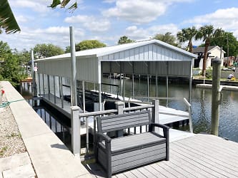 1661 NW 20th Ave - Crystal River, FL