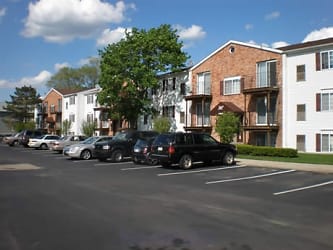 Walnut Creek Apartments - Farmington Hills, MI