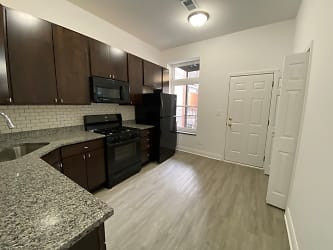 3512 N Halsted St unit 1R - Chicago, IL