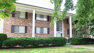 Somerset Manor East Apartments - Sterling Heights, MI