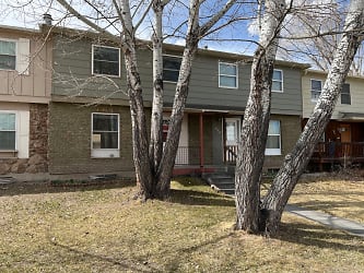 820 Mary Anne Dr - Riverton, WY