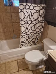 Tiled Bathrooms With Tub/Shower Combo