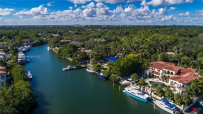150 Edgewater Dr - Coral Gables, FL