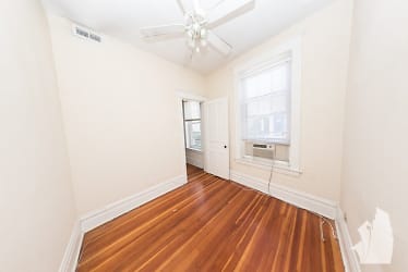 2258 N Southport Ave unit 2 - Chicago, IL