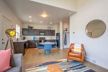 Rockwell Village Townhomes Apartments - Bluffdale, UT