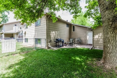 915 Camelot Ct - Fort Collins, CO