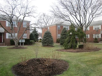 Briarwood Commons Apartments - Hackensack, NJ