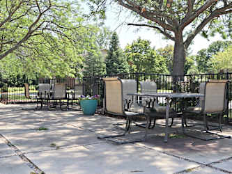 Camelot Place Apartments - Saginaw, MI