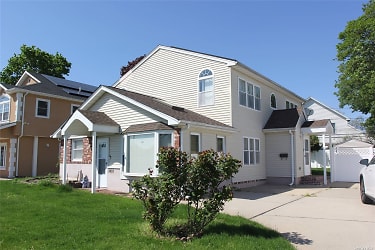 2497 Cypress Ave - East Meadow, NY