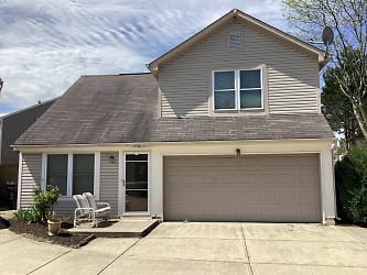 637 Cembra Dr - Greenwood, IN