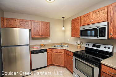 Boulder Creek Townhomes Apartments - Sioux Falls, SD