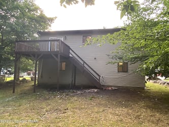 896 Country Pl Dr - Tobyhanna, PA