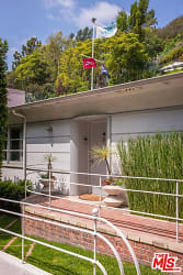 2331 Outpost Dr - Los Angeles, CA