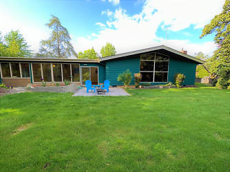 4830 SW Dresden Ave - Corvallis, OR
