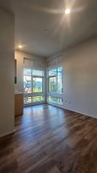 8727 Phinney Ave N - Seattle, WA