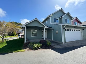 2632 SW Brant St - Newport, OR