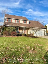 32467 S Roundhead Dr - Solon, OH