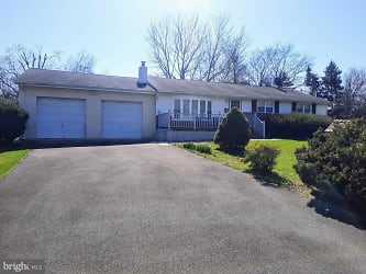677 Clifford St - Warminster, PA