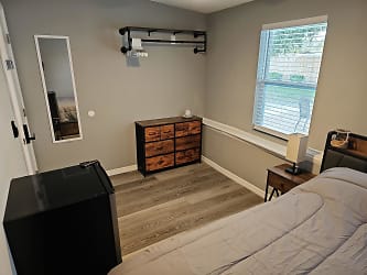 Room For Rent - Orange Park, FL