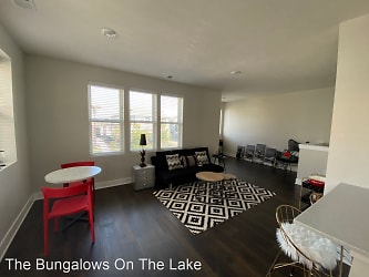 The Bunglaows On The Lake At Prarie Queen Apartments - Omaha, NE