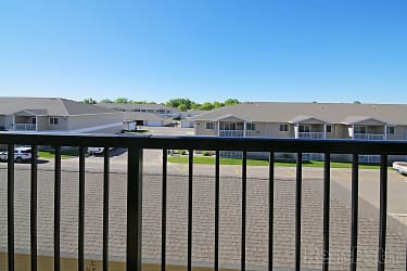 Kenwood On 5th Apartments - Minot, ND
