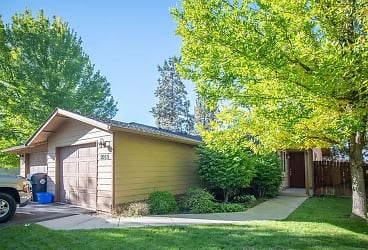 2035 NW Elm Ave - Redmond, OR