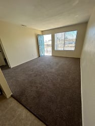 Springwood Court Apartments - Bakersfield, CA