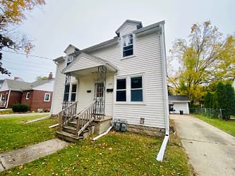 1122 Division St - Green Bay, WI