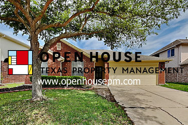 4931 Sentry Woods Ln - Pearland, TX