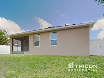 697 Preakness Circle - Deland, FL